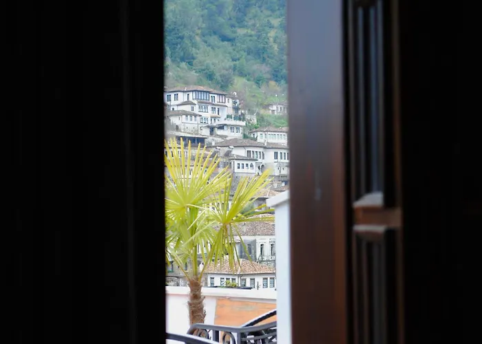 White House & Restaurant - Since 1999 * Berat