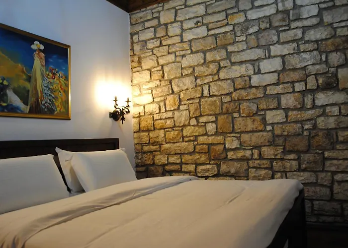 White House & Restaurant - Since 1999 Hotel *