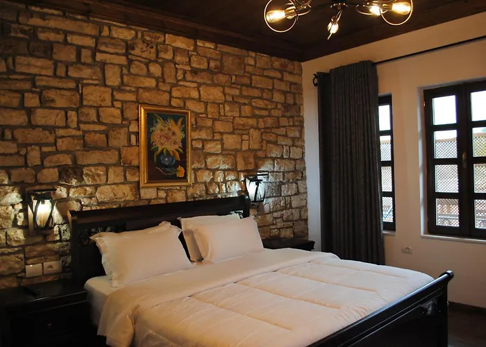 White House & Restaurant - Since 1999 * Berat