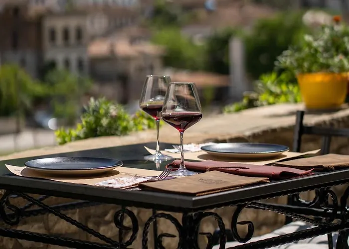 Hotel White House & Restaurant - Since 1999