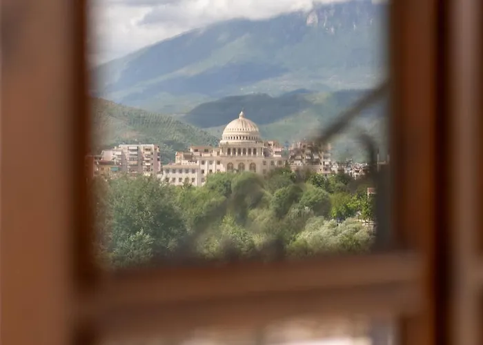 Hotel White House & Restaurant - Since 1999 *