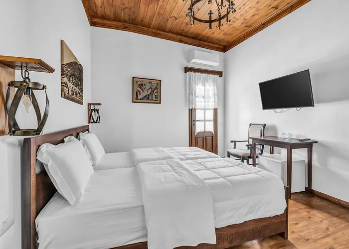 White House & Restaurant - Since 1999 Hotel Berat