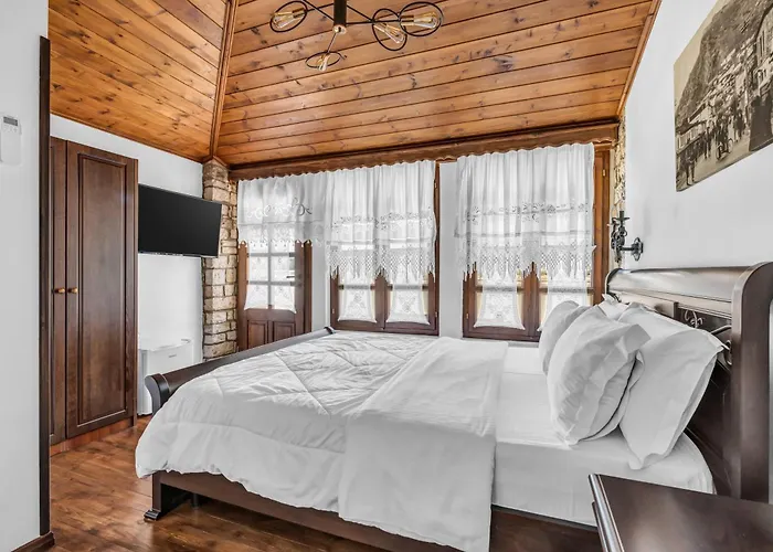 White House & Restaurant - Since 1999 *