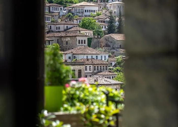 White House & Restaurant - Since 1999 * Berat