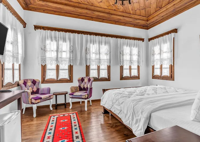 White House & Restaurant - Since 1999 Hotel