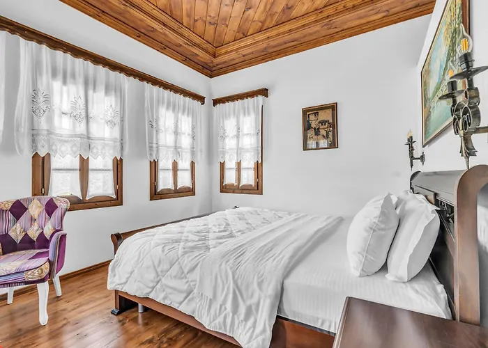 Hotel White House & Restaurant - Since 1999