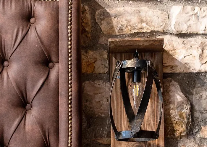 White House & Restaurant - Since 1999 Hotel Berat