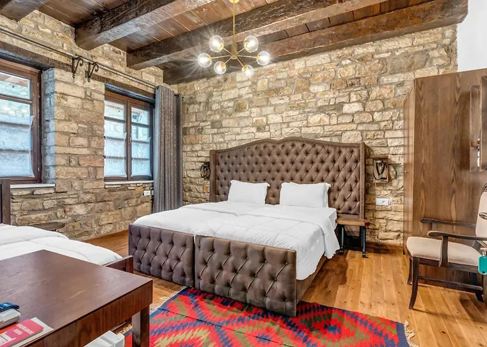 White House & Restaurant - Since 1999 *