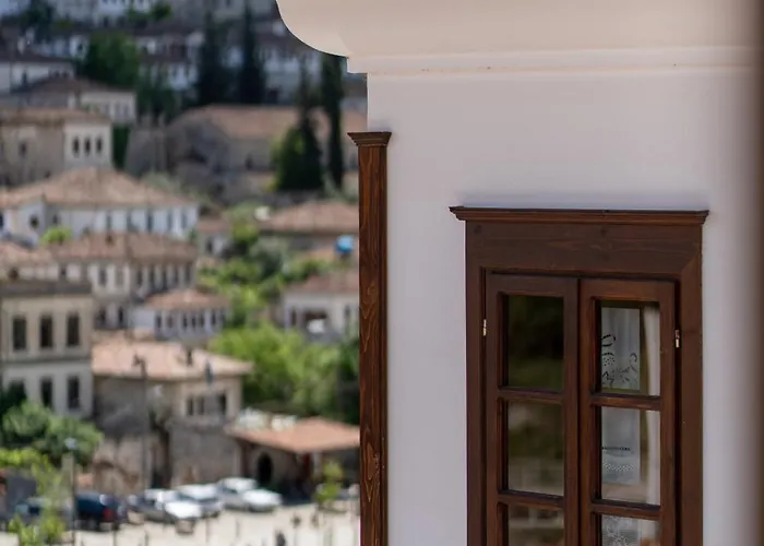 White House & Restaurant - Since 1999 Hotel Berat