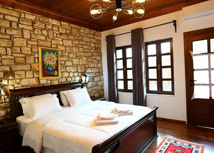 Hotel White House & Restaurant - Since 1999 *