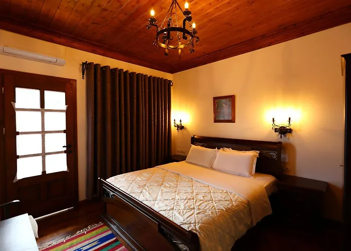 White House & Restaurant - Since 1999 *