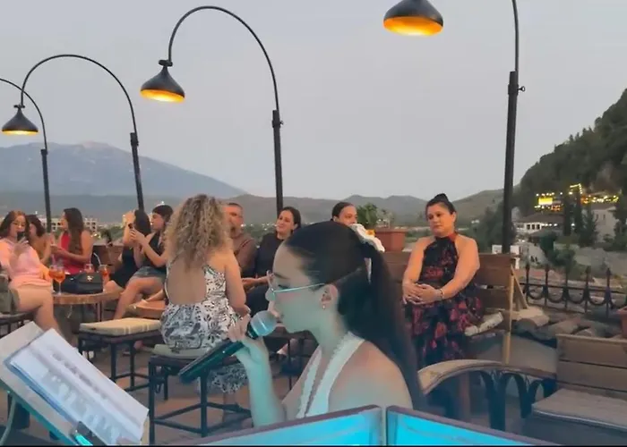 White House & Restaurant - Since 1999 Hotel *