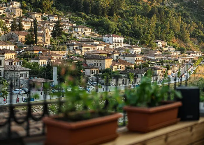 White House & Restaurant - Since 1999 *