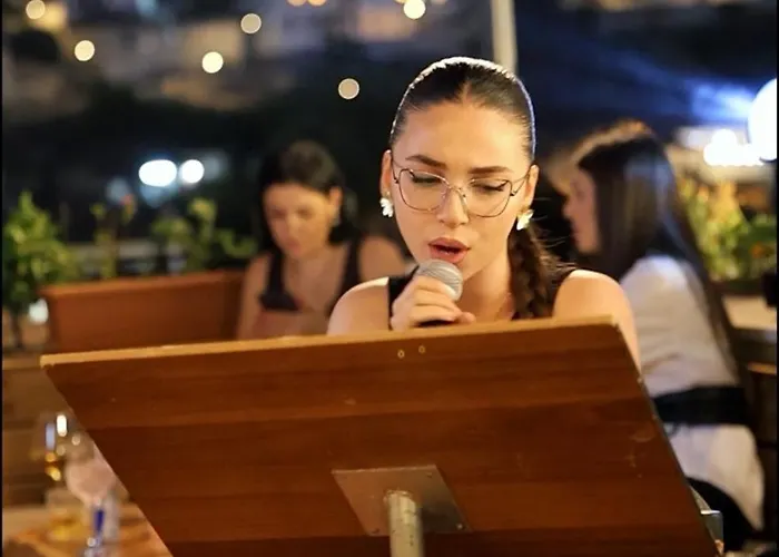 White House & Restaurant - Since 1999 *