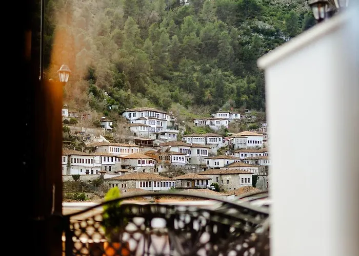 White House & Restaurant - Since 1999