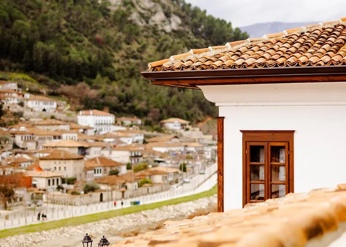 White House & Restaurant - Since 1999 Hotel