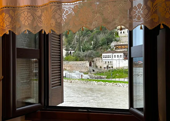 White House & Restaurant - Since 1999 Hotel *