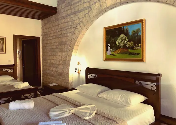 White House & Restaurant - Since 1999 Hotel Berat