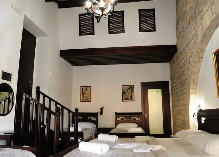 White House & Restaurant - Since 1999