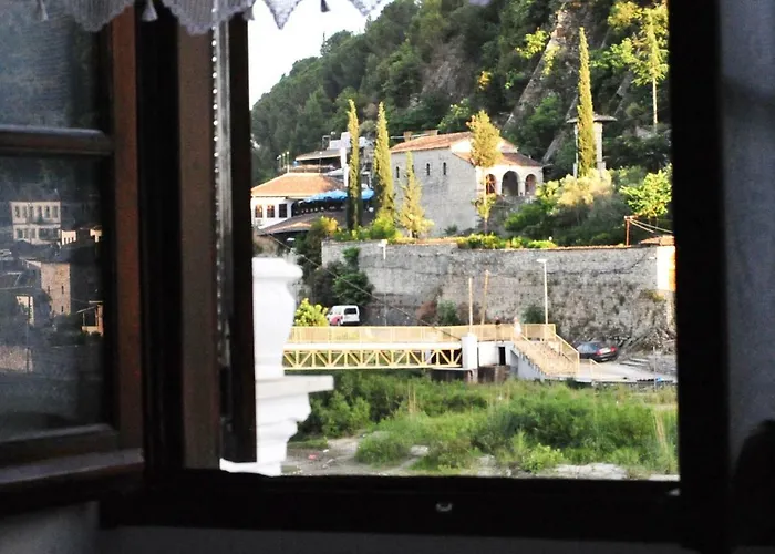 White House & Restaurant - Since 1999 Hotel